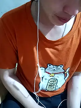 Snapshot of little-effy chatting on April 6, 2026, 1:34 pm little-effy online show from April 6, 2026, 1:34 pm