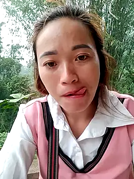 Snapshot of little-effy chatting on April 5, 2026, 1:56 am little-effy online show from April 5, 2026, 1:56 am