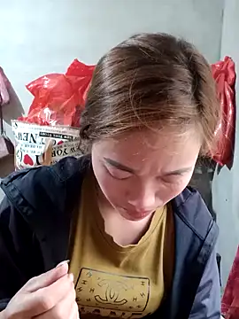 Snapshot of little-effy chatting on March 9, 2026, 7:56 am little-effy online show from March 9, 2026, 7:56 am