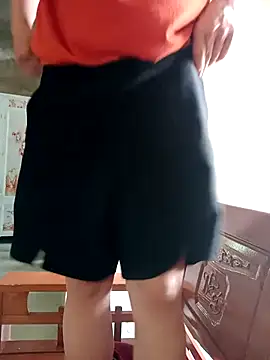 Snapshot of little-effy chatting on April 7, 2026, 6:59 am little-effy online show from April 7, 2026, 6:59 am