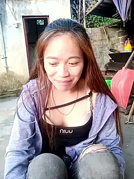 little-effy online show from May 13, 2026, 10:33 am