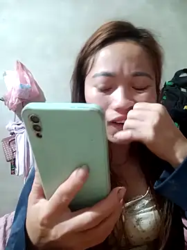 Snapshot of little-effy chatting on March 15, 2026, 6:15 pm little-effy online show from March 15, 2026, 6:15 pm