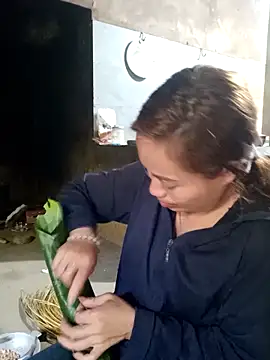 Snapshot of little-effy chatting on March 2, 2026, 8:10 am little-effy online show from March 2, 2026, 8:10 am