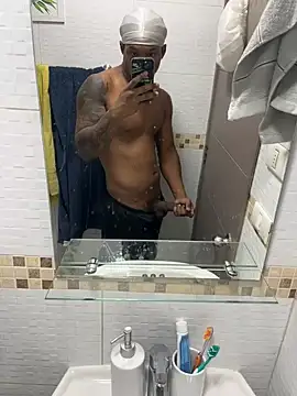 Snapshot of Comeonmyhouse22cm chatting on February 13, 2026, 7:47 pm Comeonmyhouse22cm online show from February 13, 2026, 7:47 pm