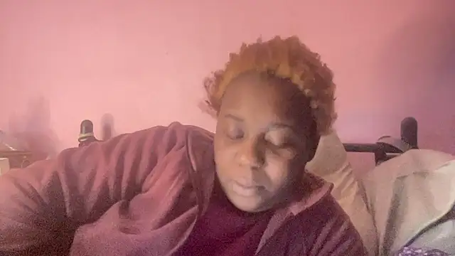 Snapshot of queenalliyahalecia chatting on December 16, 2025, 2:32 pm queenalliyahalecia online show from December 16, 2025, 2:32 pm