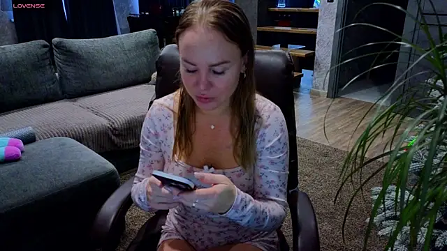 Snapshot of s_trawberry_ chatting on December 14, 2025, 3:46 am s trawberry online show from December 14, 2025, 3:46 am