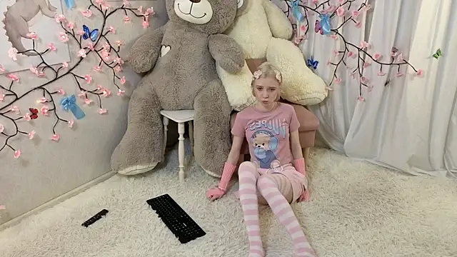 Snapshot of ViollaBloom chatting on December 22, 2025, 2:44 am ViollaBloom online show from December 22, 2025, 2:44 am