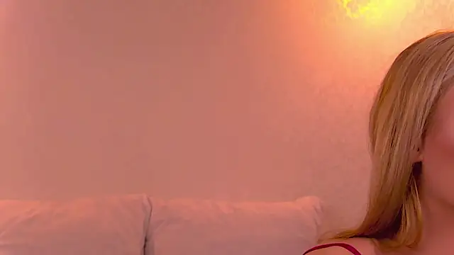 Snapshot of LexiMoss chatting on July 5, 2026, 3:52 pm LexiMoss online show from July 5, 2026, 3:52 pm