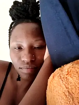 Snapshot of Merveiller chatting on December 17, 2025, 12:54 pm Merveiller online show from December 17, 2025, 12:54 pm