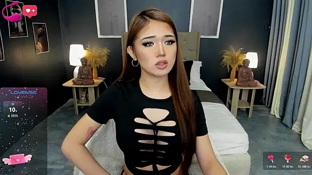 Snapshot of SeductressBella chatting on December 18, 2025, 1:37 pm SeductressBella online show from December 18, 2025, 1:37 pm