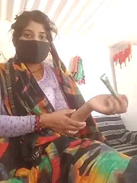 Snapshot of Aaisha_01 chatting on April 18, 2026, 7:33 am Aaisha 01 online show from April 18, 2026, 7:33 am