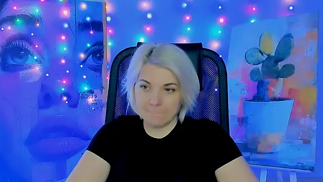 Snapshot of EvaEvals chatting on December 15, 2025, 7:25 am EvaEvals online show from December 15, 2025, 7:25 am