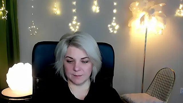 Snapshot of EvaEvals chatting on December 16, 2025, 7:34 am EvaEvals online show from December 16, 2025, 7:34 am