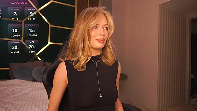 MollyyMayy online show from April 12, 2026, 5:27 pm