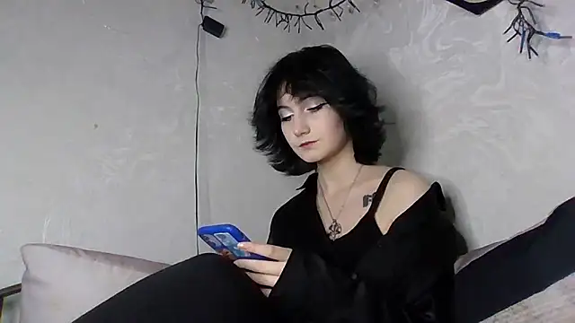 Snapshot of glissada chatting on December 16, 2025, 6:45 pm glissada online show from December 16, 2025, 6:45 pm