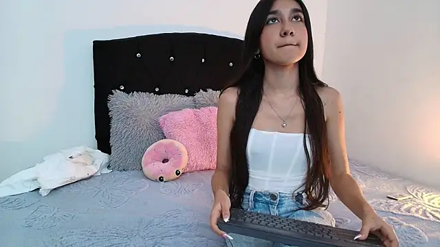 Mimi Glow online show from February 19, 2026, 7:22 pm