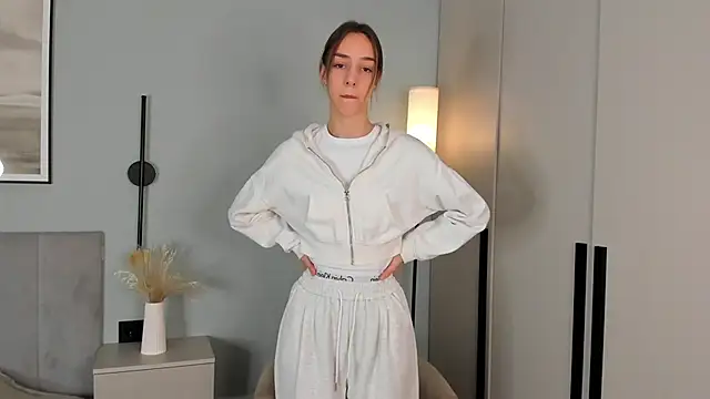 Snapshot of MelitaZmijewski chatting on December 15, 2025, 7:25 am MelitaZmijewski online show from December 15, 2025, 7:25 am