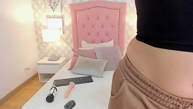 Snapshot of marthina_adams chatting on December 14, 2025, 12:00 pm marthina adams online show from December 14, 2025, 12:00 pm