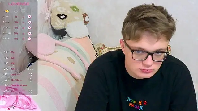 Snapshot of robertkingsize chatting on December 15, 2025, 3:51 pm robertkingsize online show from December 15, 2025, 3:51 pm