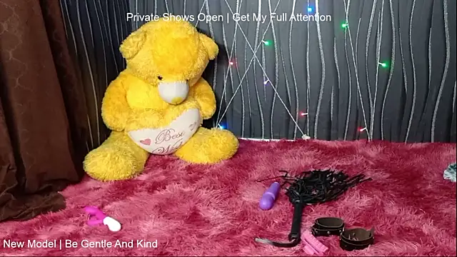 khushigoesnaughty0 online show from February 3, 2026, 6:22 am