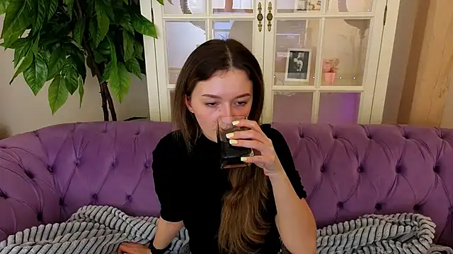 Snapshot of CyrenaLuxe chatting on March 20, 2026, 6:20 pm CyrenaLuxe online show from March 20, 2026, 6:20 pm