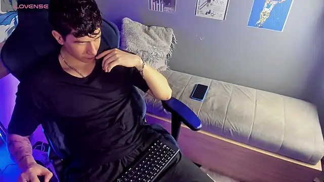 Snapshot of Criss_Adams chatting on January 11, 2026, 1:56 am Criss Adams online show from January 11, 2026, 1:56 am