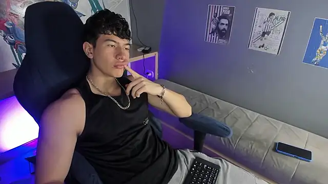 Snapshot of Criss_Adams chatting on January 10, 2026, 2:18 am Criss Adams online show from January 10, 2026, 2:18 am