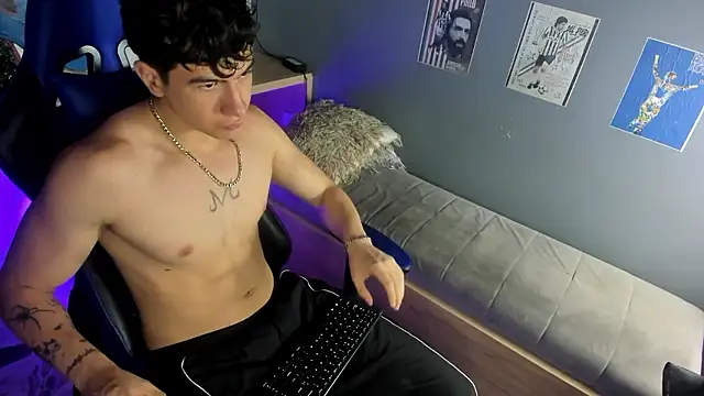 Snapshot of Criss_Adams chatting on January 8, 2026, 2:28 am Criss Adams online show from January 8, 2026, 2:28 am