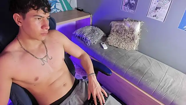 Snapshot of Criss_Adams chatting on January 7, 2026, 3:00 am Criss Adams online show from January 7, 2026, 3:00 am