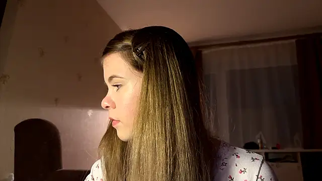 Snapshot of MaevAmy chatting on December 17, 2025, 2:44 pm MaevAmy online show from December 17, 2025, 2:44 pm