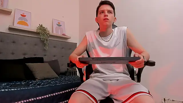 Snapshot of sebastamayo_ chatting on December 19, 2025, 8:44 pm sebastamayo online show from December 19, 2025, 8:44 pm