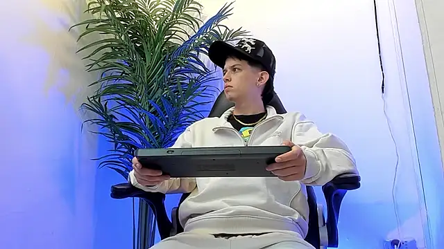 Snapshot of sebastamayo_ chatting on January 8, 2026, 9:43 pm sebastamayo online show from January 8, 2026, 9:43 pm