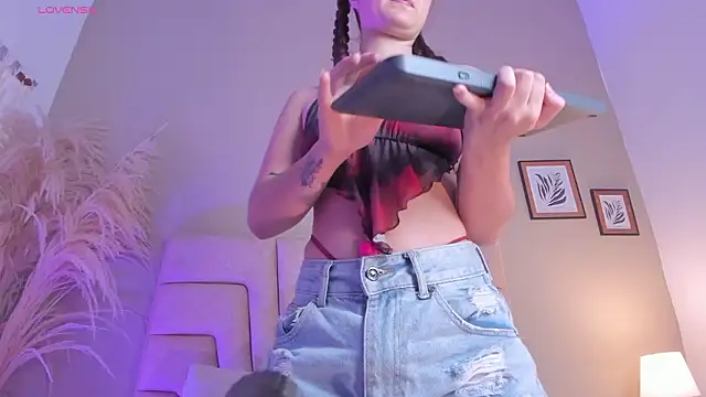 Snapshot of Amelia_Saenz_ chatting on February 7, 2026, 7:22 pm Amelia Saenz online show from February 7, 2026, 7:22 pm