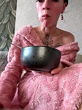 Snapshot of dein_traumchen chatting on February 15, 2026, 10:14 am dein traumchen online show from February 15, 2026, 10:14 am