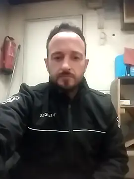 Snapshot of Tonybp84 chatting on December 17, 2025, 2:49 am Tonybp84 online show from December 17, 2025, 2:49 am