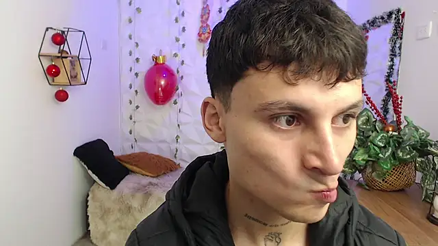 Snapshot of Noah_Vera chatting on December 16, 2025, 3:44 am Noah Vera online show from December 16, 2025, 3:44 am