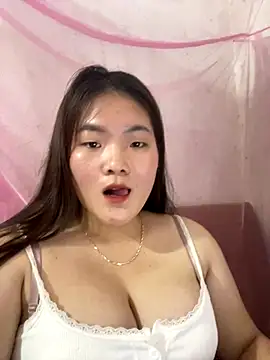 Snapshot of Moonlight_see123 chatting on December 15, 2025, 2:01 pm Moonlight see123 online show from December 15, 2025, 2:01 pm