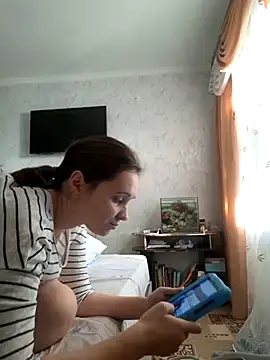 Snapshot of Loryzia chatting on December 16, 2025, 11:58 am Loryzia online show from December 16, 2025, 11:58 am