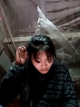 uyen syx online show from December 14, 2025, 12:44 pm