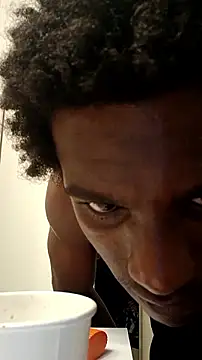 Snapshot of Teeskii_ chatting on December 17, 2025, 10:09 am Teeskii online show from December 17, 2025, 10:09 am