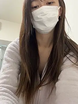 shuka-xoxo online show from April 15, 2026, 10:32 pm