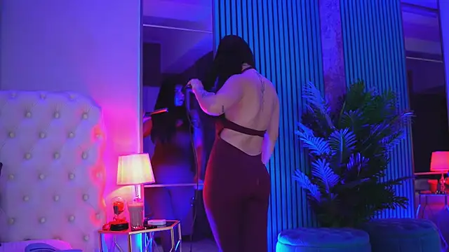 LexaRhodes online show from December 22, 2025, 3:45 pm