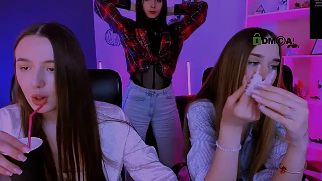 mila firee online show from March 26, 2026, 10:13 am