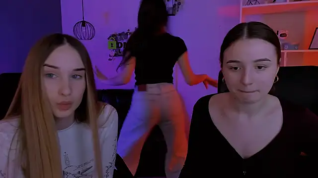 mila firee online show from April 21, 2026, 7:59 am