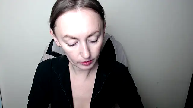 LiaSeass  online show from February 28, 2026, 12:49 pm