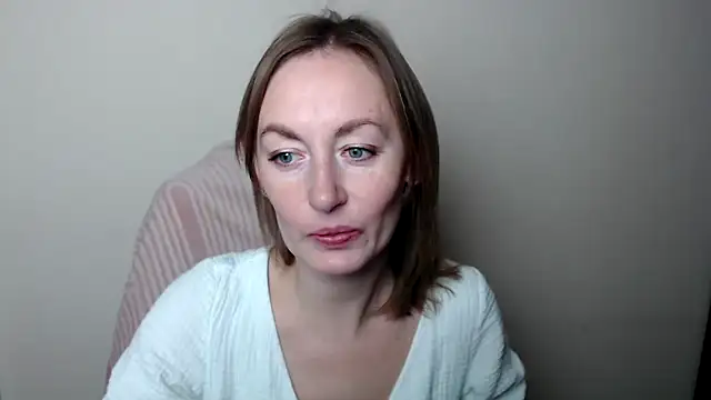 LiaSeass  online show from February 15, 2026, 11:42 am