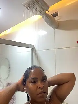 Snapshot of larah_sex chatting on December 19, 2025, 10:45 pm larah sex online show from December 19, 2025, 10:45 pm