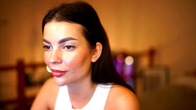 Snapshot of VibrantTunes chatting on December 14, 2025, 4:12 pm VibrantTunes online show from December 14, 2025, 4:12 pm