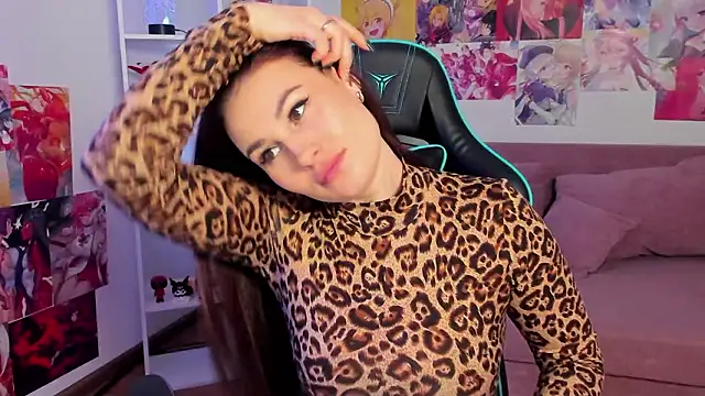 NoraFoxes online show from February 3, 2026, 6:40 am