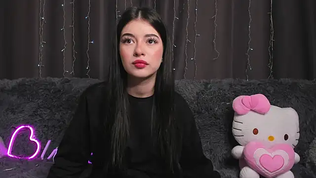 LisaColee online show from June 14, 2026, 1:12 pm